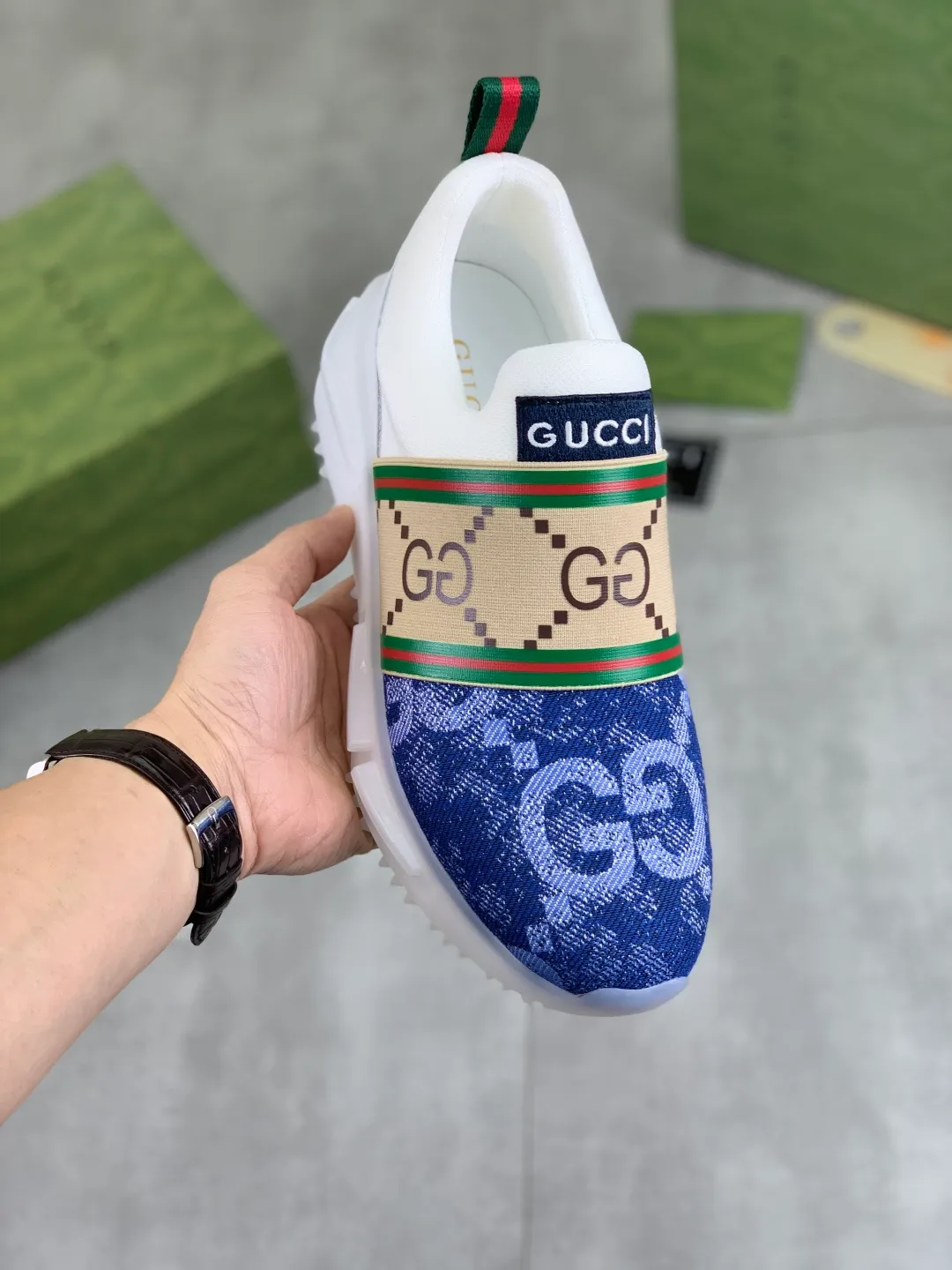 Men's shoes 💰P460💰[New style]🆘 Gucci [GUCCI] classic fashion high-top men's shoes, synchronized with counters, exquisite workmanship, exquisite color matching, the upper is made of original soft double G calfskin Gucci webbing ➕ first-layer pigskin lining ➕ pigskin feet The lasts made according to the original version are quite attractive both on the foot and in the placement. There is no need to comment on the good ones. They are absolutely versatile. Number of sizes: 38-44, 3️⃣colors🉑️ to choose from.
